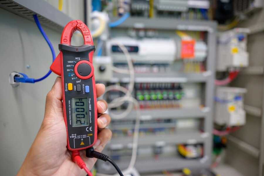 Jak przebiegają pomiary elektryczne w Jędrzejowie?