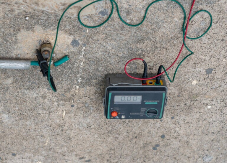 Jak przebiegają pomiary elektryczne w Kazimierzy Wielkiej?