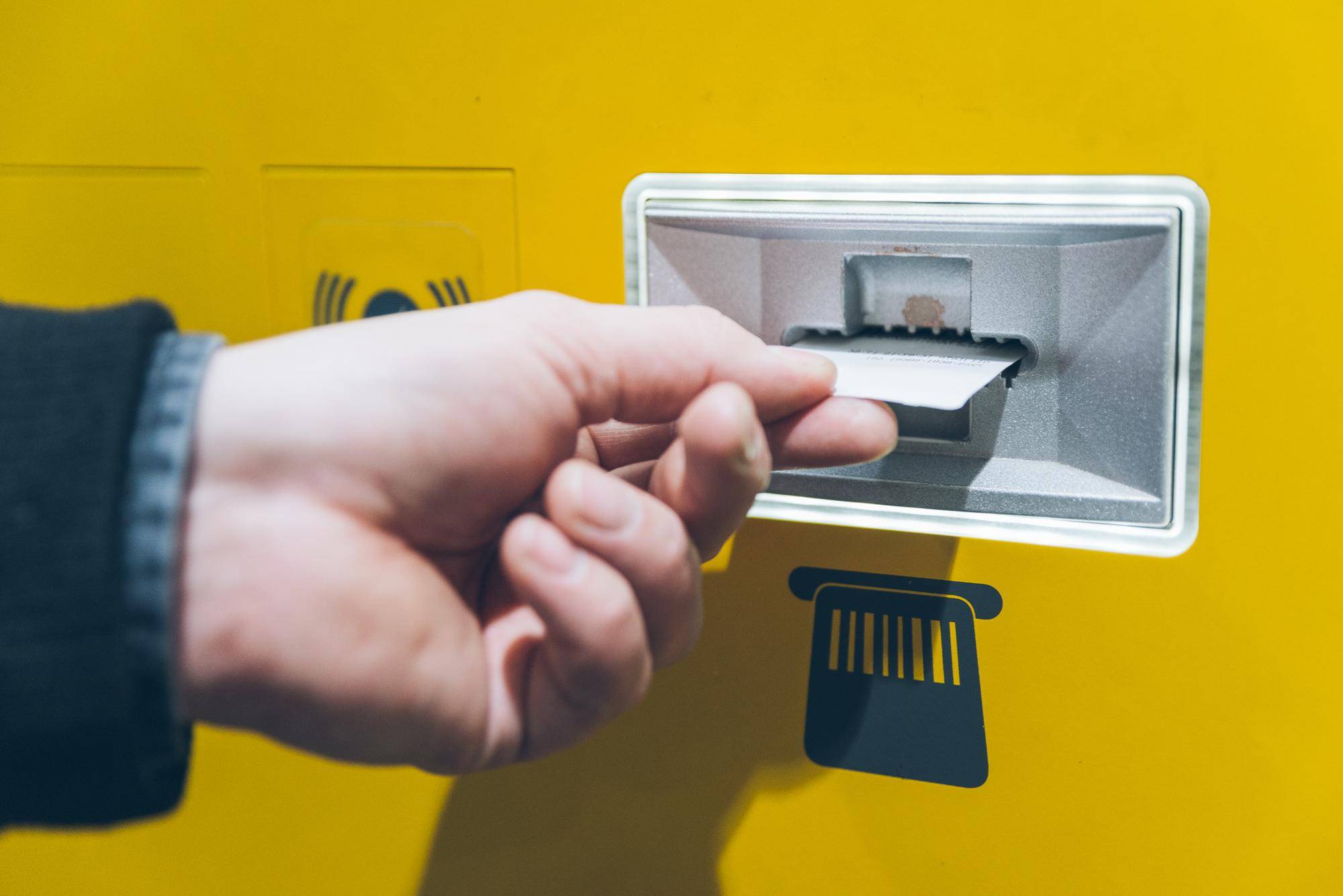 Jaka wkładka do skrzynki elektrycznej sprawdzi się w domu?