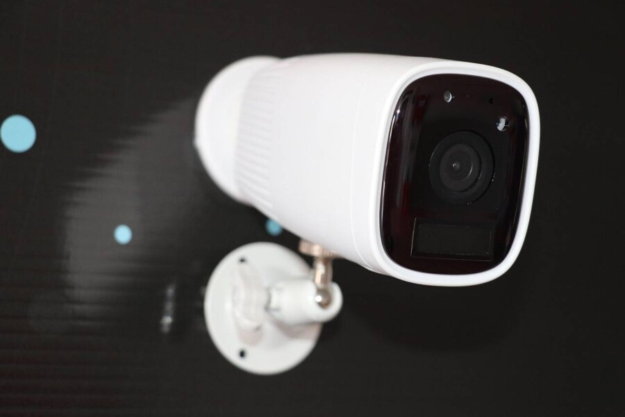 Co to jest kamera IP i jak działa w codziennym monitoringu?