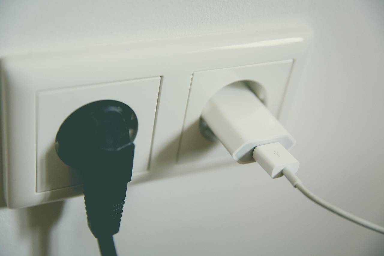 Jaka skrzynka elektryczna do domu sprawdzi się przy nowej instalacji?